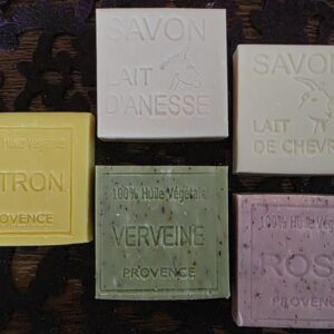 Aasinmaitosaippua hienoilla öljyillä herkälle iholle