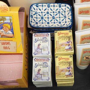 Pieni oliiviöljysaippua, keltainen pahvirasia